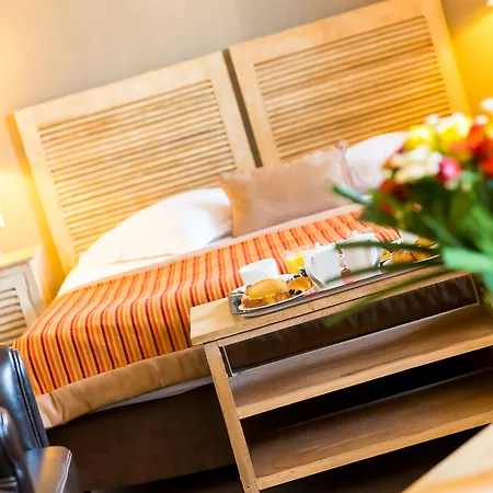 Almoria & דוביל