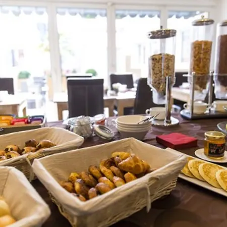 Almoria & דוביל