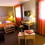 Almoria & Hotel 3*