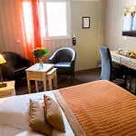 Hotel Almoria & 3*
