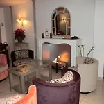 Hotel Almoria & 3*