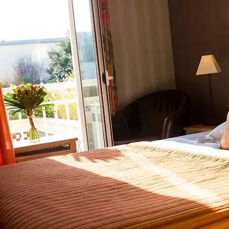 Almoria & Hotel 3*