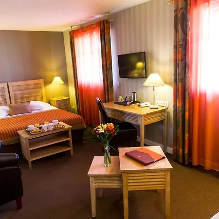 Almoria & Hotel 3*