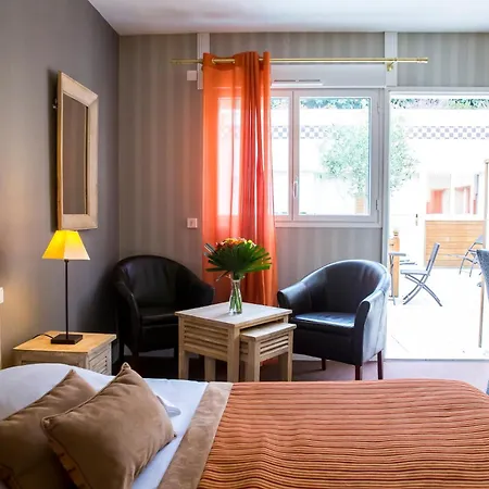 Hotel Almoria &