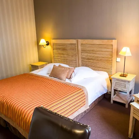 Hotel Almoria & 3*