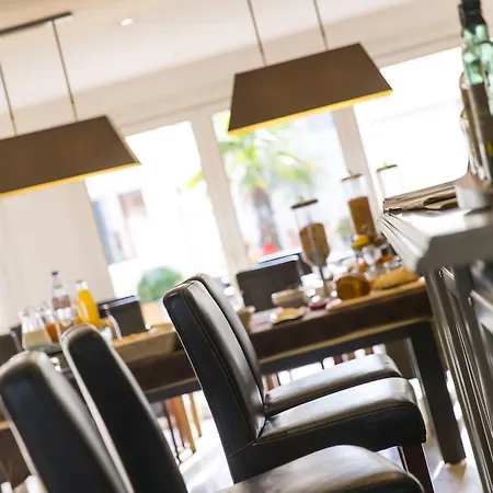 Almoria & Deauville
