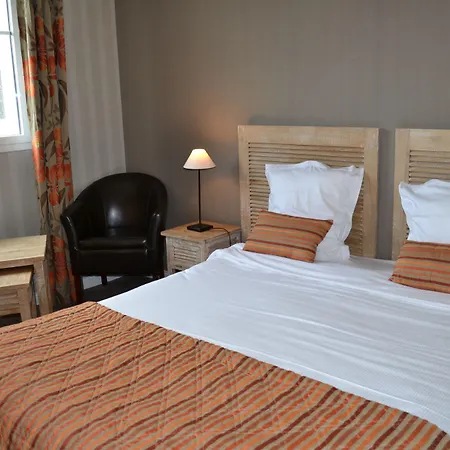 Otel Almoria & 3*