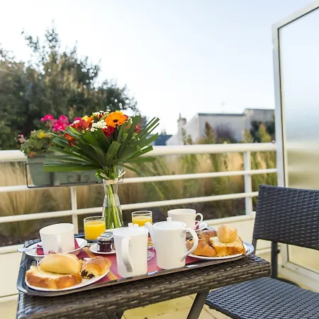 Almoria & Deauville