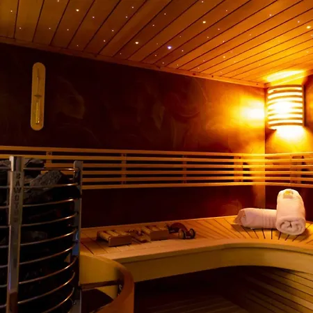 Hotel Almoria & 3*