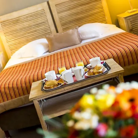 Almoria & Hotel 3*