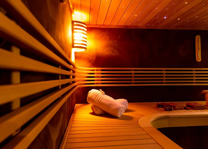 Almoria & 3* دوفييل