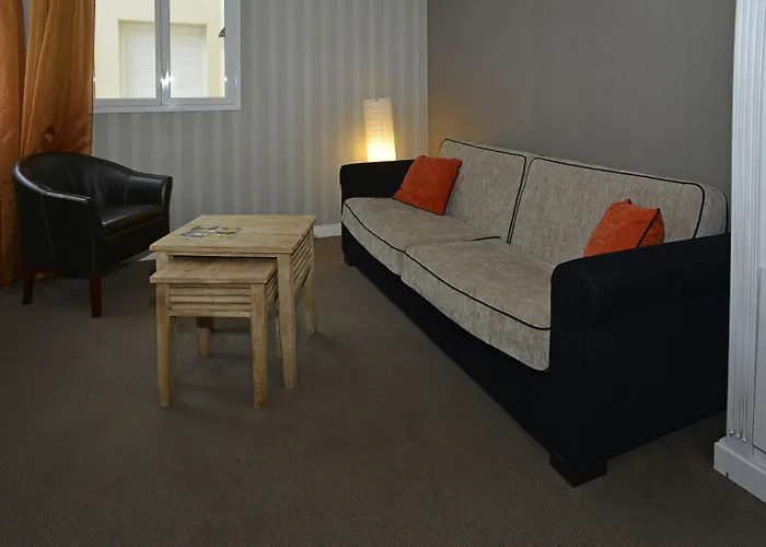 Almoria & 3* دوفييل