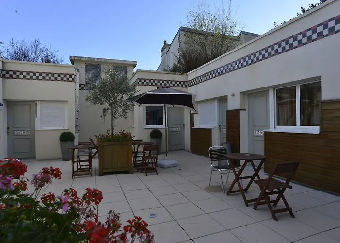 Almoria & دوفييل